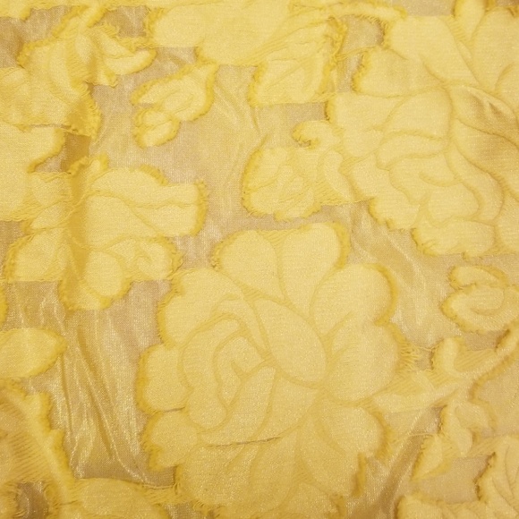 Cutie who what wear yellow top - Picture 4 of 6